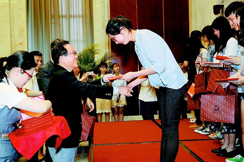 伊藤美诚的早年生涯