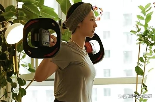 白百何晒哑铃照否认怀孕，否认三胎却不回应二胎儿子，为何？