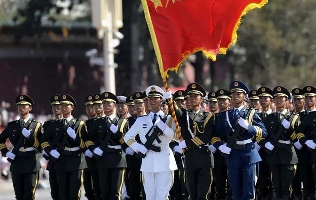 还记得99年阅兵式，那对红遍全国的双胞胎女兵吗？如今过得怎样？