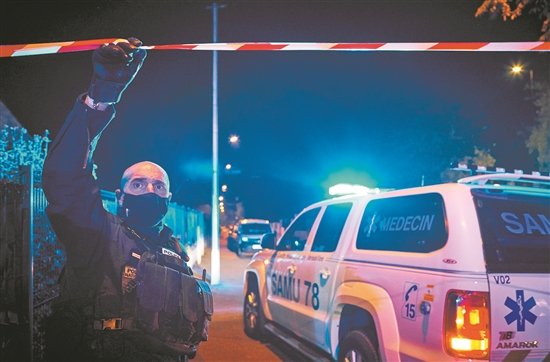 法国巴黎一老师被斩首，他到底遭遇了什么？