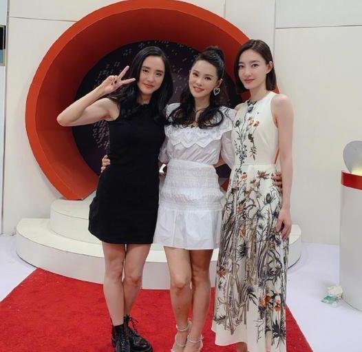 伊能静哪来的底气拉踩梅艳芳？