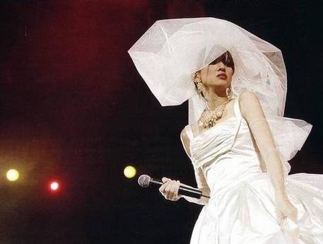 梅艳芳遗产之谜：上亿财产为何赠与朋友，也不留给家人？