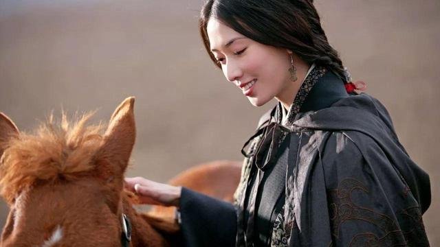 做最好的花瓶，29岁陷500万丑闻，献媚郭台铭，林志玲究竟经历了什么？