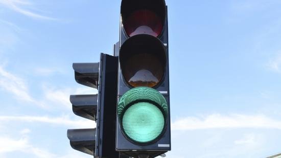 开绿灯造句？