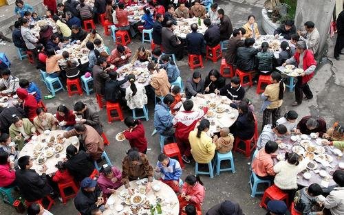 浙江一酒店办大型婚宴未报备被批，疫情期间大肆办酒席合适吗？