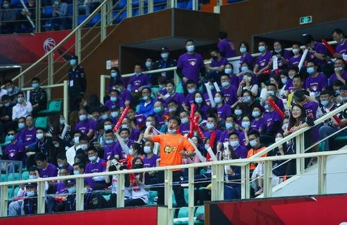 CBA赛场球迷互殴双双遭行拘，当时到底发生了什么？