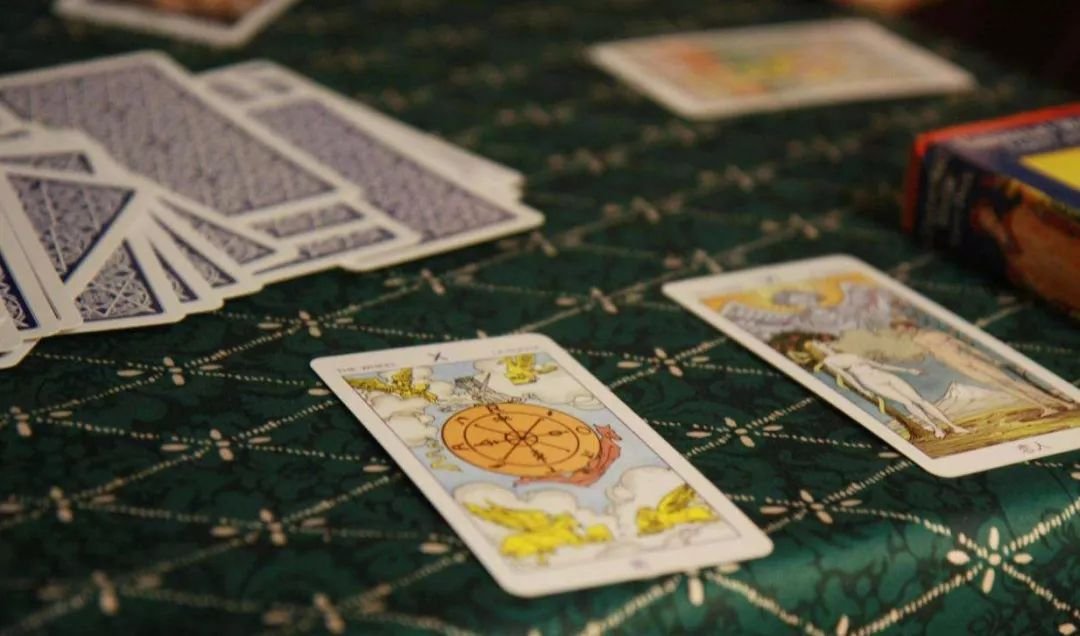 警方调查塔罗牌占卜骗术，为什么有那么多人相信塔罗牌占卜术？