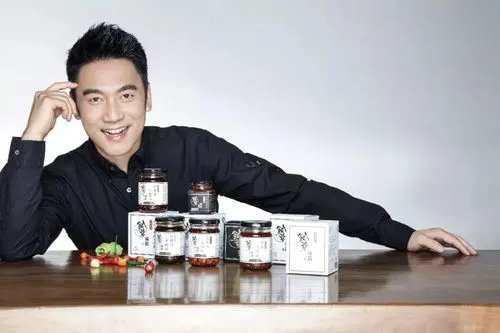 林依轮直播间停电了，直接搬到室外继续播，还有哪些搞笑的直播“事故”？