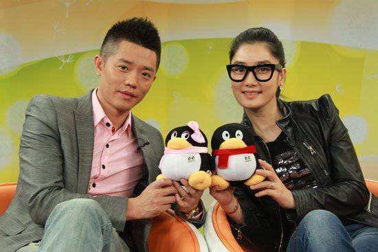 凤凰传奇只有玲花上晚会，为何很多人在最开始没有意识到曾毅不在？