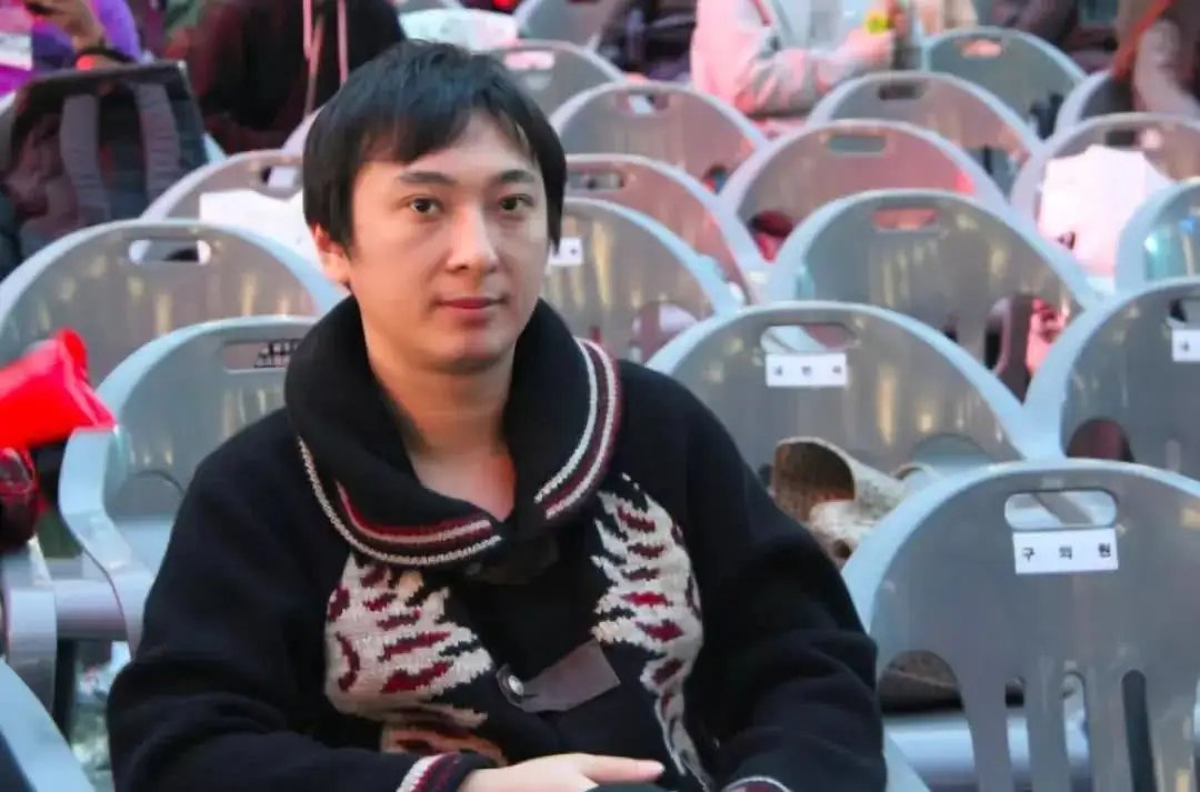 王思聪三亚过32岁生日，全程神情疲惫身材发福，当时是怎样的场面？