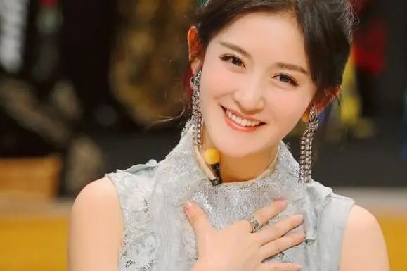 谢娜生二胎后首露面，你觉得她状态如何？