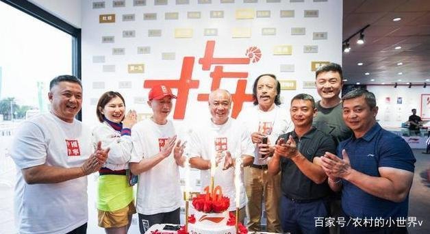 李大双与李小双齐现身，头发花白均无子女，这些年他们怎样了？