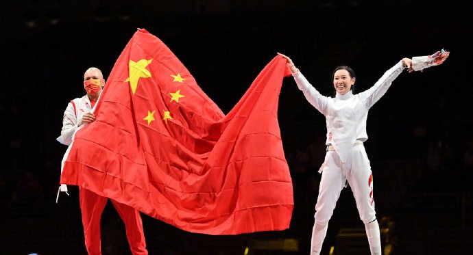 孙一文勇夺奥运第三金，教练扛起她就跑，奥运夺冠有多激动？