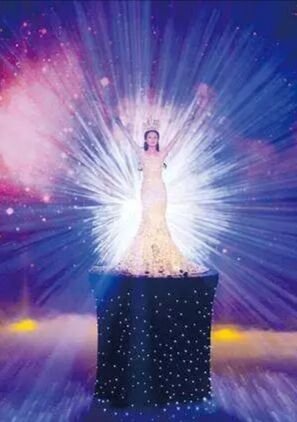 历届金鹰女神的礼服都是由谁设计的？