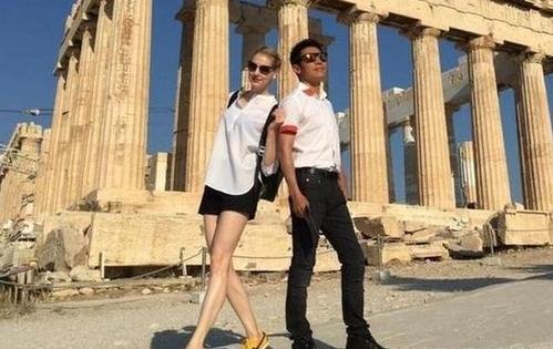 撒贝宁一家四口就餐，你知道他和妻子是怎么认识的吗？