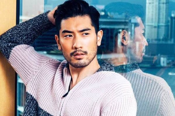 众多艺人就高以翔事件抗议工作时间长，遭网友回怼，你怎么看？