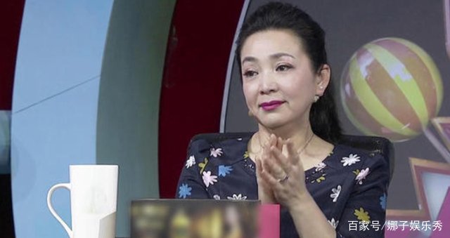 59岁皇后专业户戴春荣，她的老公，居然是我们熟悉的谁呢？