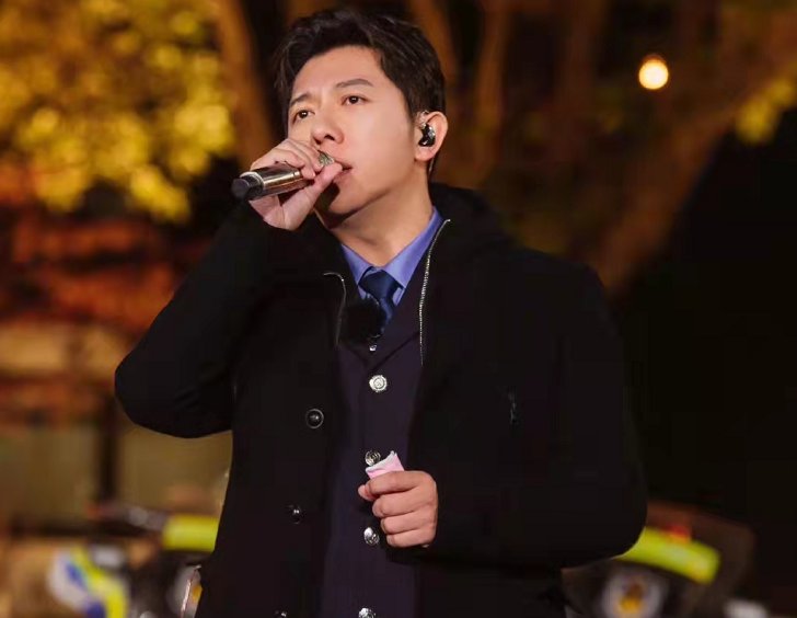 胡海泉奶茶品牌关联公司因偷税等被罚9万，明星是否有过因副业塌方的先例？