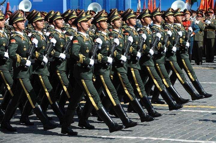 “严肃活泼”是什么意思？是褒义词还是贬义词？