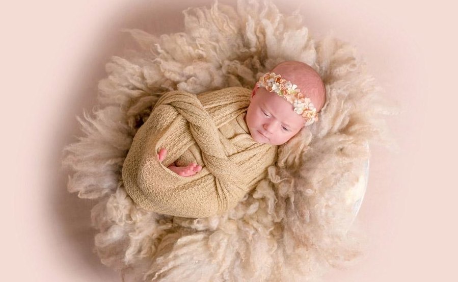 坠楼女婴父亲奇葩行为遭质疑，他为何会把孩子性命当儿戏，是穷惹的祸吗？