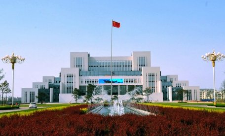 临沂一20岁女生宿舍猝死，舍友向校医务室求救未果，校方是否需要担责？