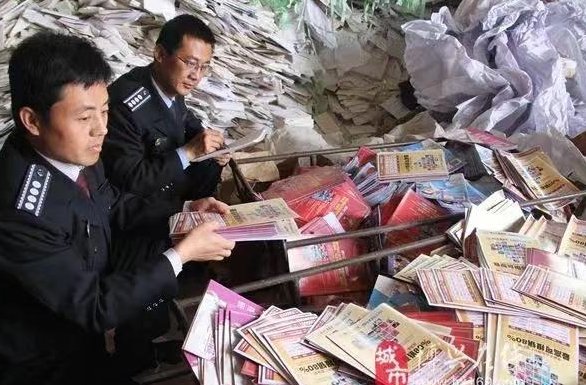 小学教辅书含性暗示内容，出版社：系盗版，已报警，这反映出了哪些问题？