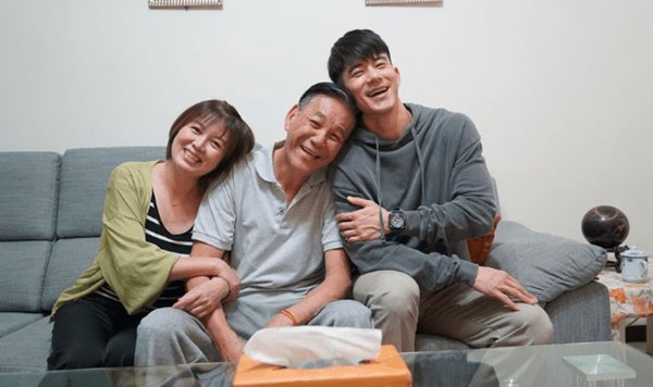 台湾演员龙劭华去世，圈内都有哪些好友为其发文悼念？