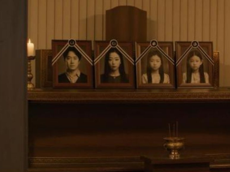 徐英姬等韩国艺人出席新片《扭曲的家》试映，这是一部怎样的影片？