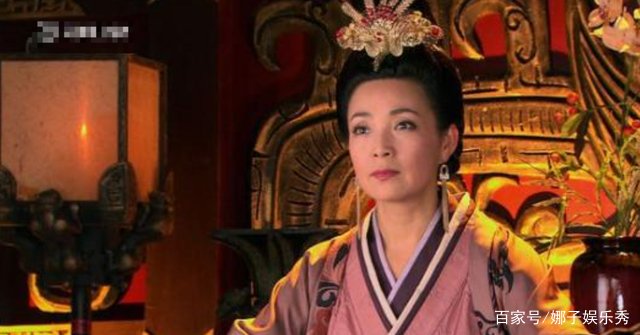 59岁皇后专业户戴春荣，她的老公，居然是我们熟悉的谁呢？